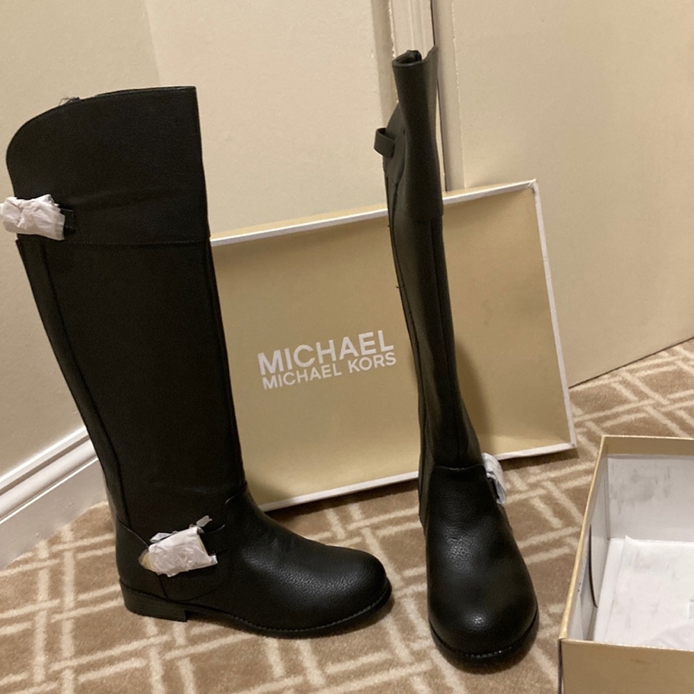 Girls no size5 black boots